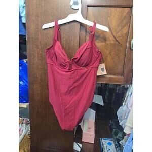 Large brand new women's swimsuit from target item
1042